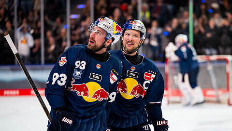 Der Blick richtet sich auf die neue Saison: EHC-Rekordspieler Maximilian Kastner (l.) und kapitän Patrick Hager.