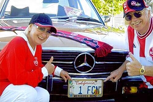 &bdquo;1 FCN&ldquo;: Mit diesem Nummernschild sind Elmar Schmidt und seine Lebensgefährtin Felicitas Bossler in Kalifornien unterwegs.