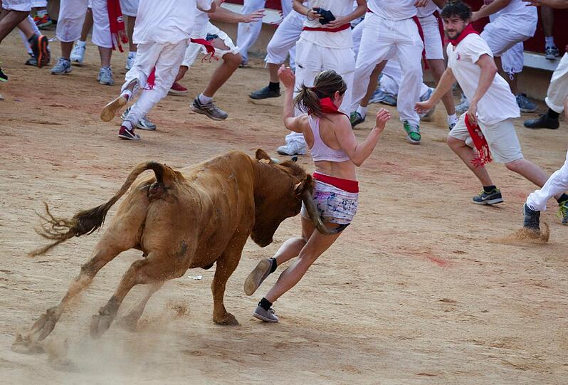 Stierhatz brutal: Aktuelle Bilder aus Pamplona.