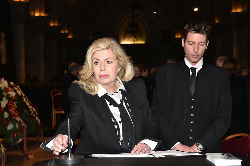 Christiane Krüger, Ex-Schwägerin von Udo Jürgens, mit ihrem Sohn Tim (aus der Ehe mit Udos Bruder Manfred Bockelmann).