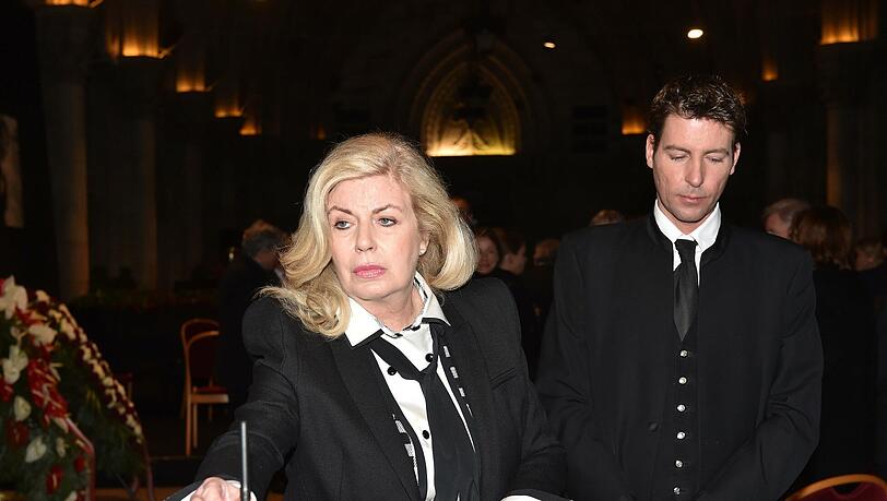 Christiane Krüger, Ex-Schwägerin von Udo Jürgens, mit ihrem Sohn Tim (aus der Ehe mit Udos Bruder Manfred Bockelmann). Christiane Krüger, Ex-Schwägerin von Udo Jürgens, mit ihrem Sohn Tim (aus der Ehe mit Udos Bruder Manfred Bockelmann).