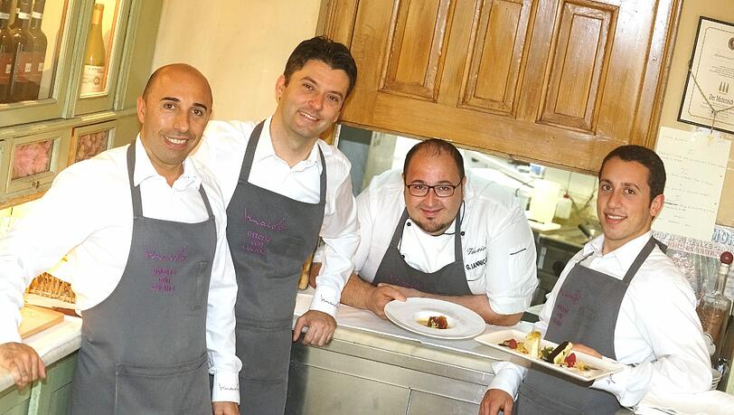 Das Team vom Vinaiolo mit Chefkoch Gianni Ianniccari (Mitte). Das Team vom Vinaiolo mit Chefkoch Gianni Ianniccari (Mitte).
