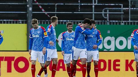 Holstein Kiel erhöht mit dem Sieg gegen St. Pauli den Druck auf die Konkurrenz.