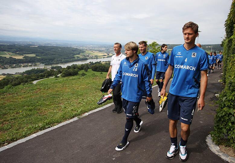 Tag drei im Trainingslager der Löwen in Maria Taferl. Er begann mit einem Spaziergang auf einer Anhöhe hoch ober der Donau - die Bilder.