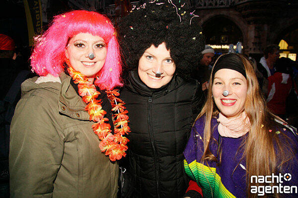 Große Faschingsparty am Marienplatz! Ab zwölf Uhr richtete dort Charivari eine Show aus. Der Hauptact: Alexander Marcus. Die Münchner hatten ihren Spaß. Mehr Bilder unter: www.nachtagenten.de