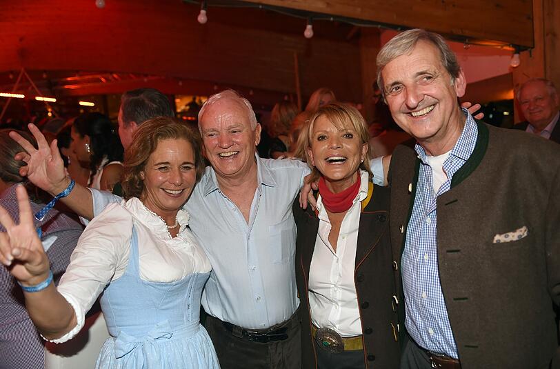 Feiern heuer nicht zusammen auf der Wiesn: Werner Baldessarini, Ehefrau Cathrin (l.) und Uschi Glas.