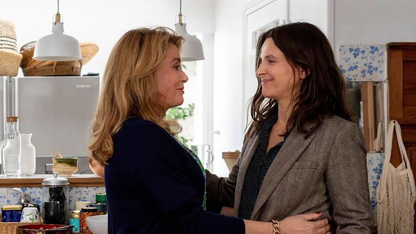 "La Vérité" von Regisseur Hirokazu Koreeda mit Catherine Deneuve (l) und Juliette Binoche eröffnet die 76. Internationalen Filmfestspiele in Venedig.