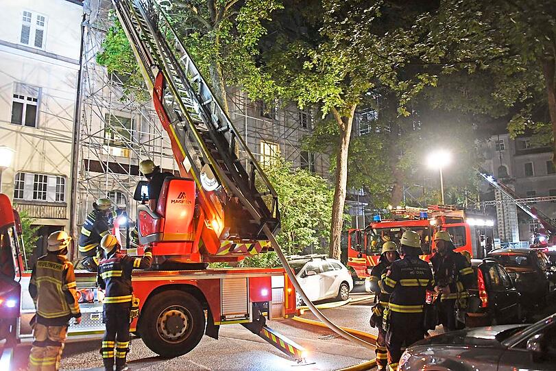 Die Feuerwehr war mit etwa 50 Fahrzeugen vor Ort.