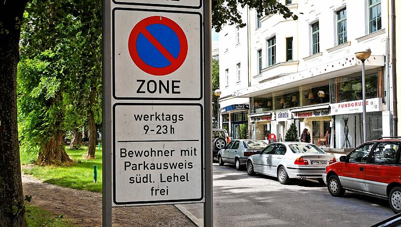 Ein Parkplatz findet sich oft schwer in München, vor allem in der Innenstadt. Ein Parkplatz findet sich oft schwer in München, vor allem in der Innenstadt.