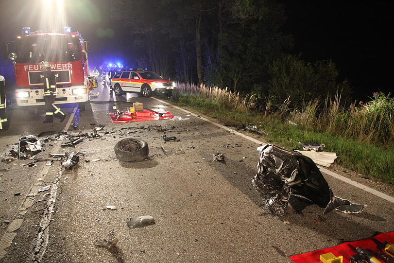In der Nacht von Dienstag auf Mittwoch ereignete sich ein schlimmer Verkehrsunfall. Die B15 bei Rosenheim war vier Stunden gesperrt.