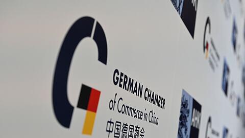Laut der deutschen Handelskammer spüren Firmen den schwachen Konsum in China.