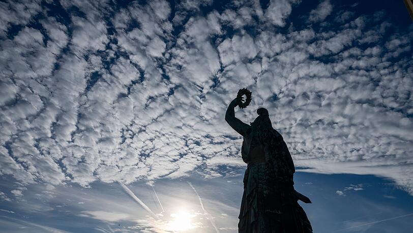 Von der Masse der verwendeten Bronze ist die Bavaria die größte, von der Höhe eine der größten Bronzegüsse der Welt.