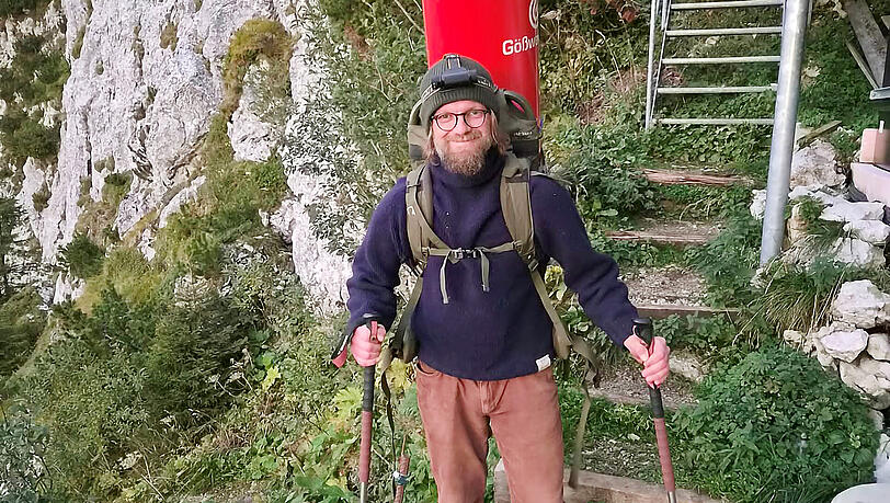 Auch die Gasflasche fürs Kochen trägt Andreas Hauber, der Wirt der Tegernseer Hütte, den Berg hinauf, solange die Materialseilbahn noch defekt ist. Auch die Gasflasche fürs Kochen trägt Andreas Hauber, der Wirt der Tegernseer Hütte, den Berg hinauf, solange die Materialseilbahn noch defekt ist.