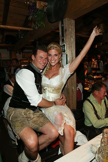Michael Gumpp und Anna-Maria Kagerer im Käferzelt.