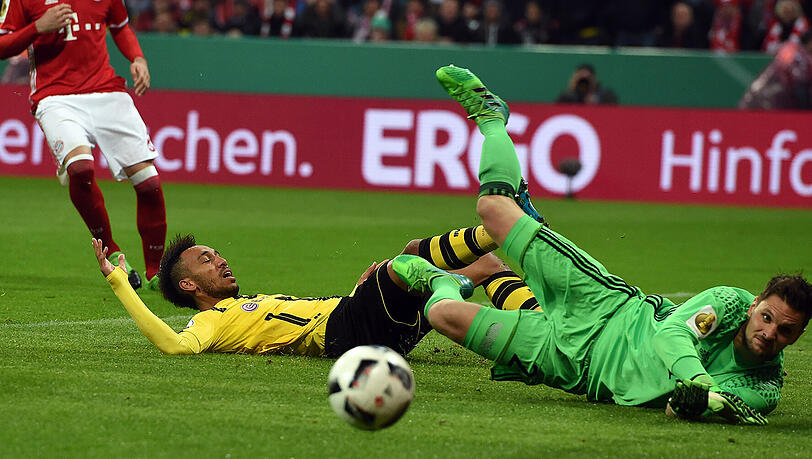 SVEN ULREICH: NOTE 3 - Bei allen Gegentoren ohne Chance, Ulreich konnte einem leid tun in seinem wichtigsten Spiel als Bayern-Keeper. Wirkte sonst sicher, mit dem Ball am Fuß souverän. SVEN ULREICH: NOTE 3 - Bei allen Gegentoren ohne Chance, Ulreich konnte einem leid tun in seinem wichtigsten Spiel als Bayern-Keeper. Wirkte sonst sicher, mit dem Ball am Fuß souverän.