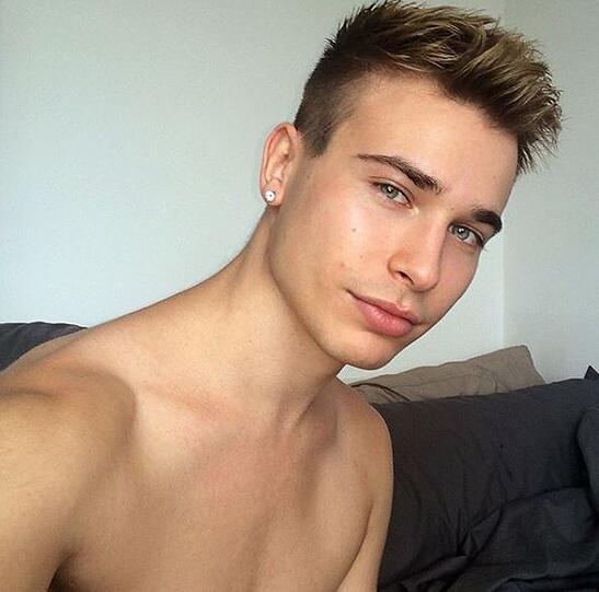 Alexis ohne Make-up als Elliot Joseph Rentz