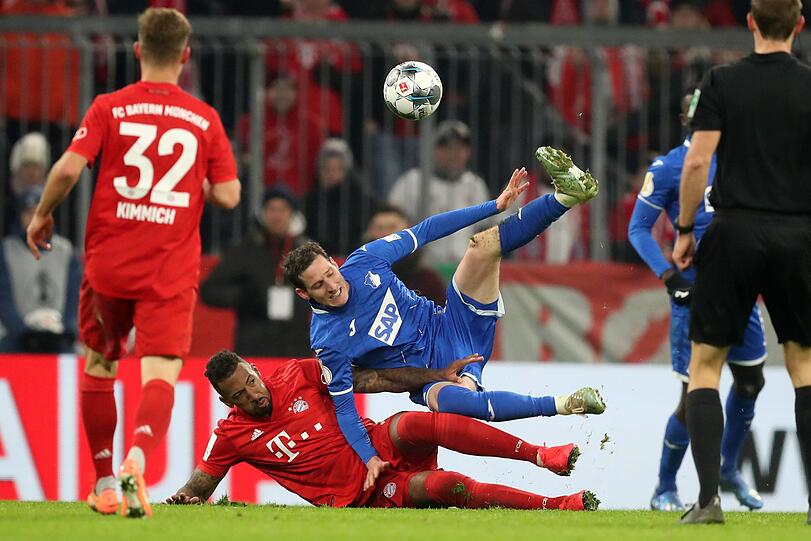 Endlich wieder in Top-Form: Jérôme Boateng im Zweikampf mit dem Ex-Bayer Sebastian Rudy