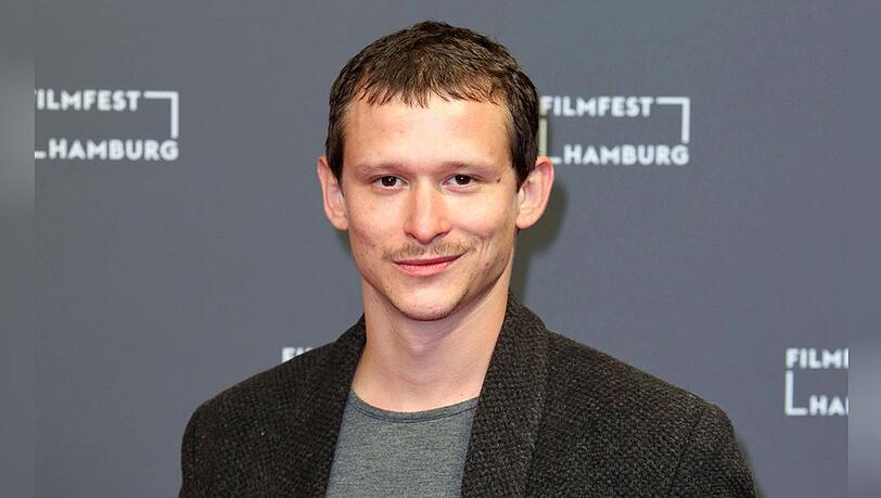 Joel Basman spielt Schriftsteller Franz Kafka in der neuen Miniserie "Kafka".