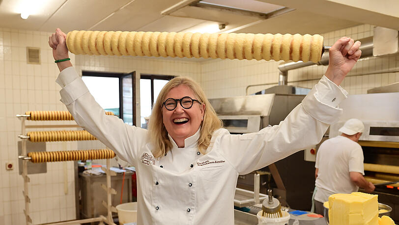 Eli Kreutzkamm-Aumüller stemmt das Familienunternehmen mit genauso viel Freude wie diesen Baumkuchen. Eli Kreutzkamm-Aumüller stemmt das Familienunternehmen mit genauso viel Freude wie diesen Baumkuchen.