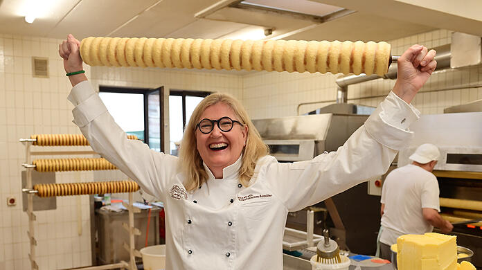 Eli Kreutzkamm-Aumüller stemmt das Familienunternehmen mit genauso viel Freude wie diesen Baumkuchen. Eli Kreutzkamm-Aumüller stemmt das Familienunternehmen mit genauso viel Freude wie diesen Baumkuchen.