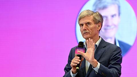 Branchenexperte Ferdinand Dudenh&ouml;ffer sieht die Pr&auml;mie kritisch. (Archivbild)