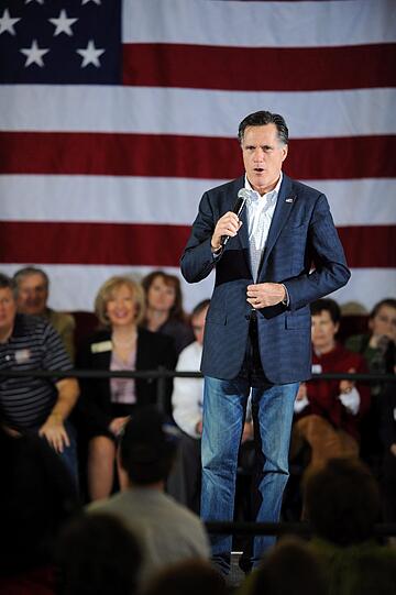 Nun denn, wenigstens kann er mit seiner neuen konservativen Haltung punkten: Immerhin kam Romney am Wochenende bei den Vorwahlen im US-Bundesstaat Washington auf 37,6 Prozent der Stimmen und konnte sogar die erzkonservative Sparte der Republikaner von sich überzeugen - seine Umfragewerte verdoppelten sich hier. Doch auch im Falle eines Sieges beim "Super Tuesday" muss Romney noch einige Hürden nehmen: Nach derzeitigem Stand würde Obama Romney nämlich immer noch mit 50 zu etwa 44 ins politische Aus schießen.