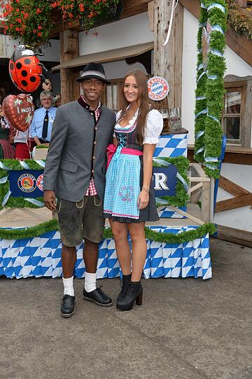 David Alaba zeigt sich mit seiner Freundin Katja Butylina.