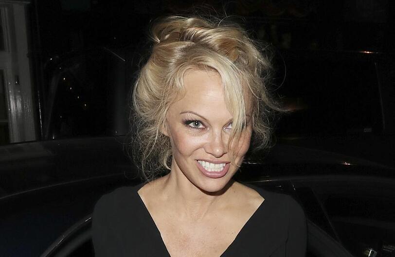 Pamela Anderson setzt sich für Julian Assange ein.