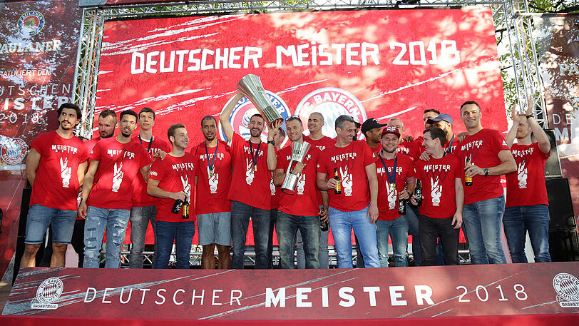 Weitere Impressionen von der Meisterfeier der Bayern-Basketballer am Nockherberg.