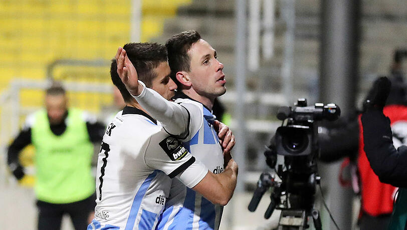 Marcel Bär Baer TSV 1860 München jubelt über sein Tor zum 2:0 mit Stefan Lex.