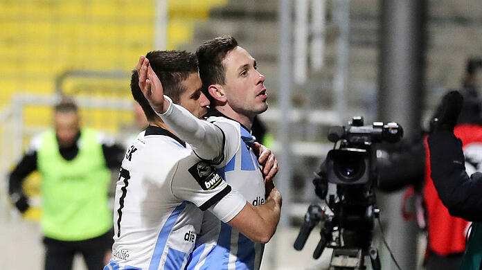 Marcel Bär Baer TSV 1860 München jubelt über sein Tor zum 2:0 mit Stefan Lex.