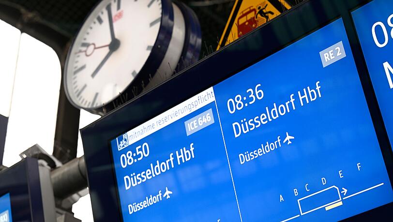 Ein Brandanschlag im Juli war einer der Gründe für die schlechte Pünktlichkeit im Fernverkehr der Deutschen Bahn. Inzwischen ist die Strecke wieder frei. (Archivbild)