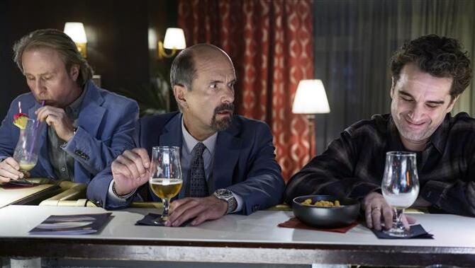 "Ernie" Heisterkamp (v.l., Bjarne Mädel), Bernd Stromberg (Christoph Maria Herbst) und Ulf Steinke (Oliver Wnuk) in einer Szene des neuen Kinofilms "Stromberg - Wieder alles wie immer".