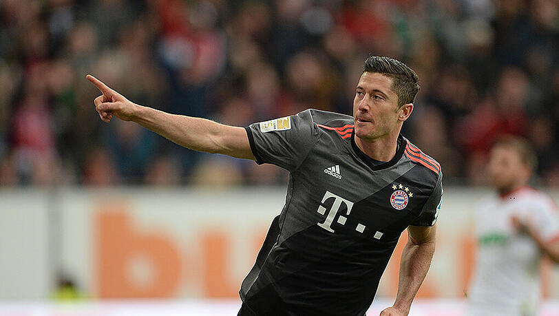 Robert Lewandowski scherzt über die Vertragsverhandlungen. Robert Lewandowski scherzt über die Vertragsverhandlungen.