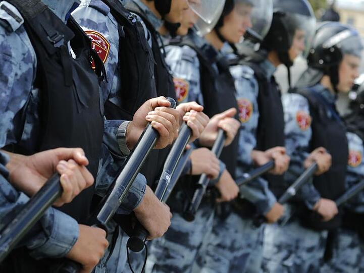 Die russische Polizei ging mit rigoroser Härte gegen die Demonstranten vor.