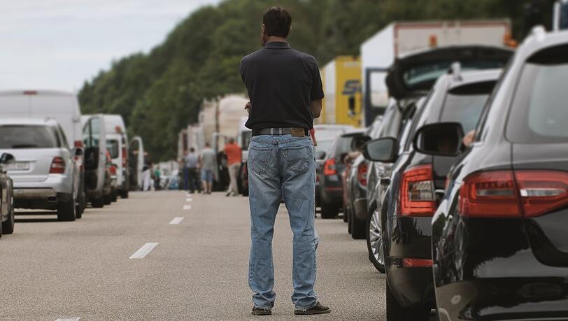 Kommendes Wochenende ist mit der ersten großen Reisewelle - und vielen Staus - zu rechnen. Kommendes Wochenende ist mit der ersten großen Reisewelle - und vielen Staus - zu rechnen.