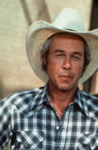 DER STOLZE: Ray Krebbs (Steve Kanaly). Der Vorarbeiter auf der Ranch ist - wie sich später herausstellt - ebenfalls ein Sohn von Jock Ewing. Seine Eigenständigkeit ist Ray ganz wichtig.