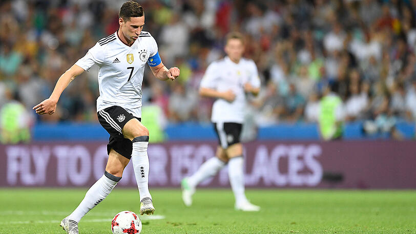 Julian Draxler: Note 2. War anfangs vergeblich um die Spielkontrolle bemüht. Leichtfertiger Ballverlust (32.). Agierte aber sehr selbstbewusst, war sehr präsent und leitete das 3:0 ein.