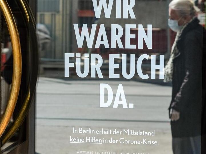 "Wir waren für Euch da." steht am Restaurant Yosoy in Berlin-Mitte. Damit wird die Initiative "Der Mittelstand. Wir sind Berlin" unterstützt.