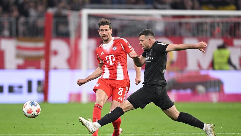 Leon Goretzka (l) in Aktion gegen Gladbach.