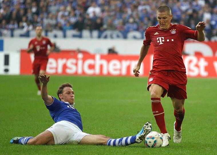 BASTIAN SCHWEINSTEIGER: Der Ruhepol. Steigt auch mal auf den Ball, verzögert. Gibt den Takt des Spiels an. Rieb sich für die Mannschaft in zahllosen Zweikämpfen auf. Note 3