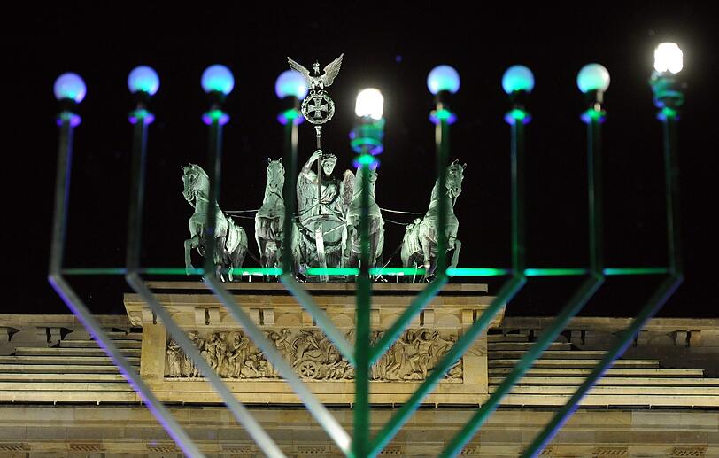 Der Leuchter ist ein Symbol des jüdischen Lichterfestes.
