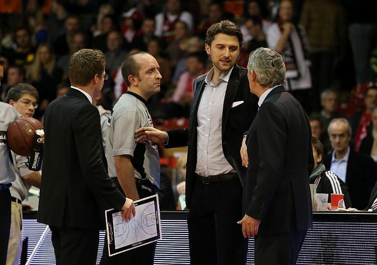 Assistenztrainer Andreas Wagner, Sportdirektor Marko Pesic und Trainer Svetislav Pesic.