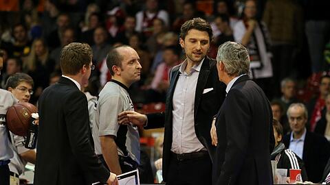 Assistenztrainer Andreas Wagner, Sportdirektor Marko Pesic und Trainer Svetislav Pesic.