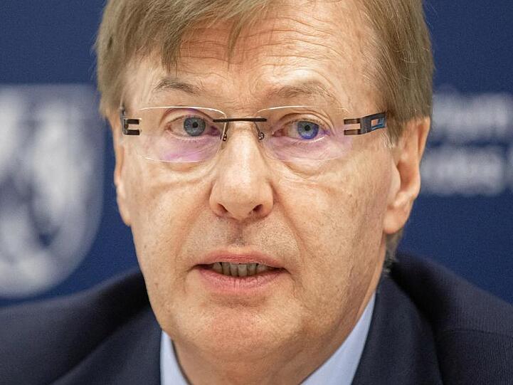Peter Biesenbach , Justizminister von Nordrhein-Westfalen, spricht während einer Pressekonferenz. Foto: Marcel Kusch/dpa/Archivbild