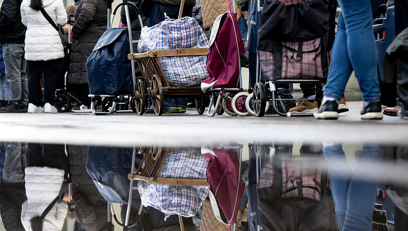 Ausgabestelle am Großmarkt. Die Münchner Tafel versorgt pro Woche mehr als 20.000 Bedürftige mit Lebensmitteln.