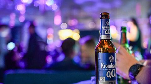 Alkoholfreies Bier liegt ohnehin im Trend, Partys ohne Alkohol passen dazu. (Symbolbild)