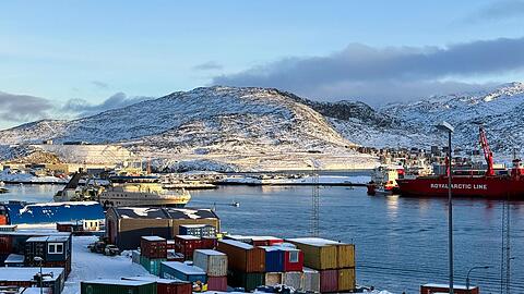 Insel aus Eis als Zankapfel: Gr&ouml;nland.