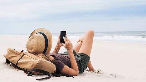 Trotz EU-Roaming-Regelung k&ouml;nnen auch im EU-Ausland hohe Geb&uuml;hren bei der Handynutzung anfallen.