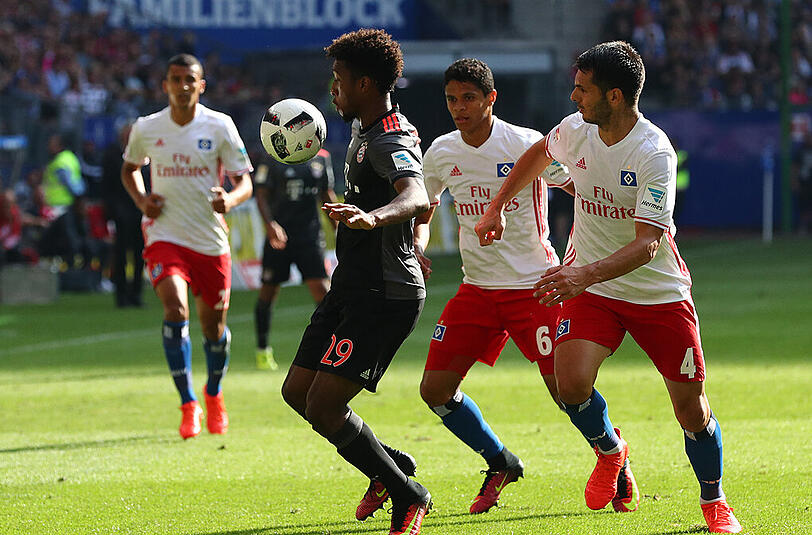 Kingsley Coman: Note 5. Durfte auf Linksaußen Landsmann Ribéry ersetzen. Wechselte nach 20 Minuten auf die rechte Seite, was aber auch keine Durchschlagskraft brachte. Ein ganz ordentlicher Kopfball nach Lahm-Flanke. Sonst kam wenig. Stagniert etwas in seinem 2. Bayern-Jahr.